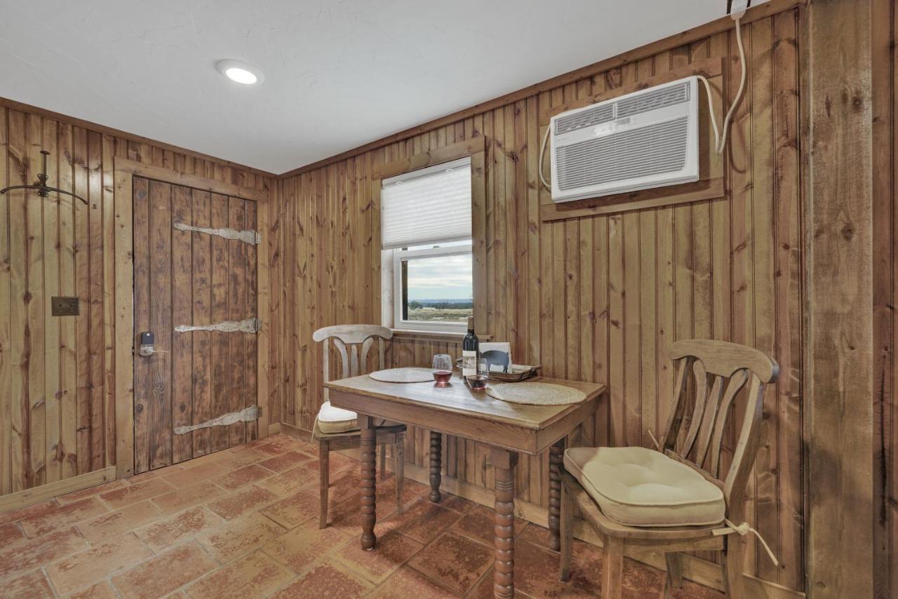 Ohana Ranch Cabin - 12 Minutes To Historic Main St เฟรเดอริกส์เบิร์ก ภายนอก รูปภาพ