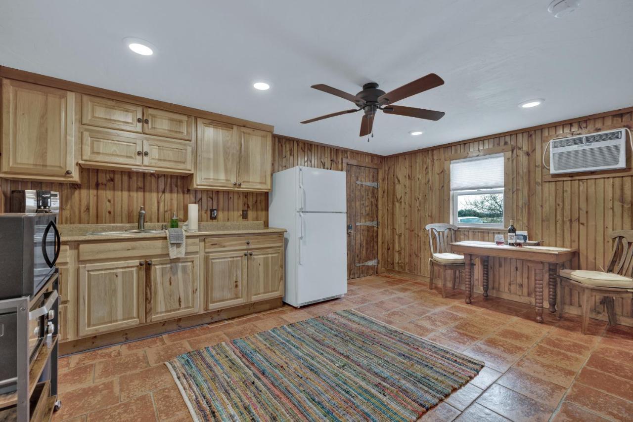 Ohana Ranch Cabin - 12 Minutes To Historic Main St เฟรเดอริกส์เบิร์ก ภายนอก รูปภาพ