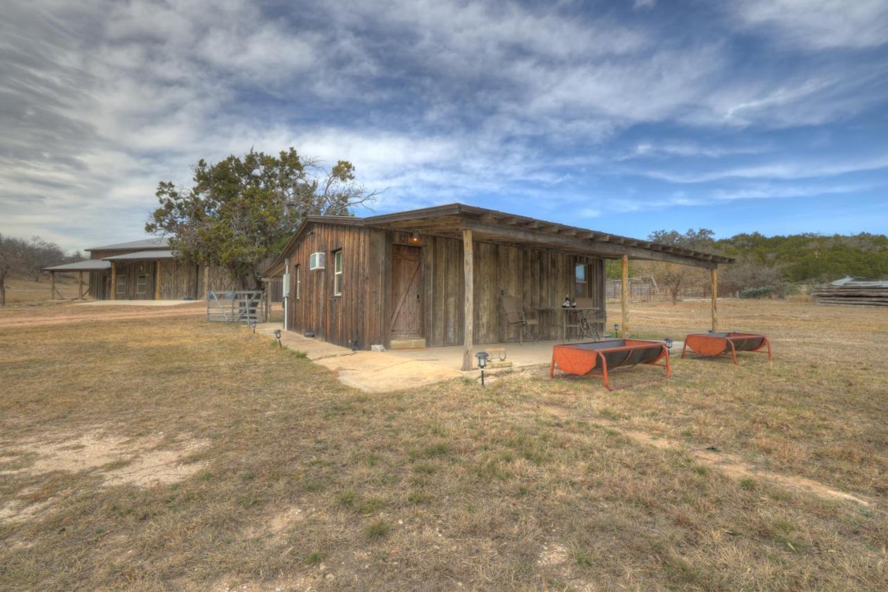 Ohana Ranch Cabin - 12 Minutes To Historic Main St เฟรเดอริกส์เบิร์ก ภายนอก รูปภาพ