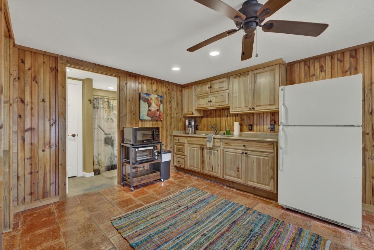Ohana Ranch Cabin - 12 Minutes To Historic Main St เฟรเดอริกส์เบิร์ก ภายนอก รูปภาพ