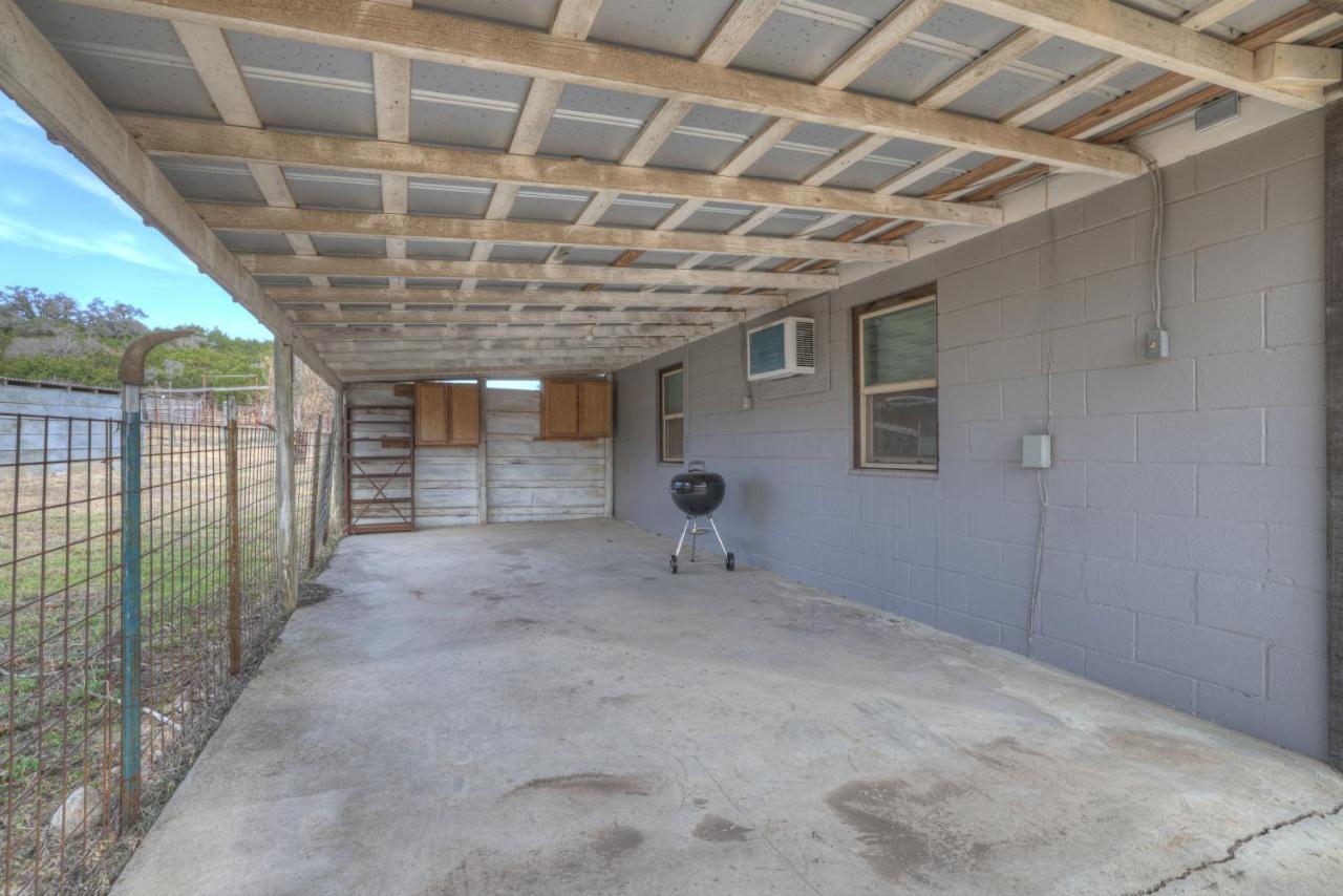 Ohana Ranch Cabin - 12 Minutes To Historic Main St เฟรเดอริกส์เบิร์ก ภายนอก รูปภาพ