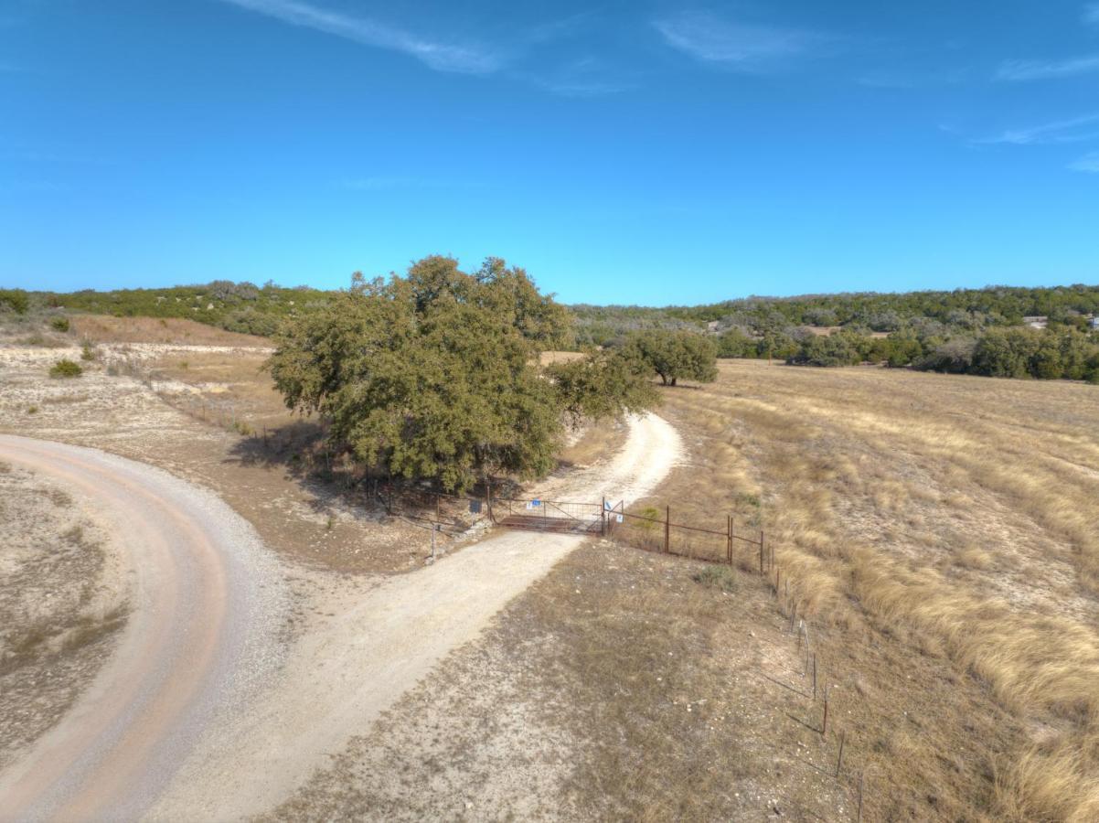 Ohana Ranch Cabin - 12 Minutes To Historic Main St เฟรเดอริกส์เบิร์ก ภายนอก รูปภาพ